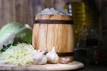Как приготовить бессолевую квашеную капусту При квашении капусты мало рассола что делать