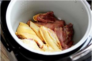 Картофель с курицей и капустой в мультиварке Капуста с грудкой в мультиварке